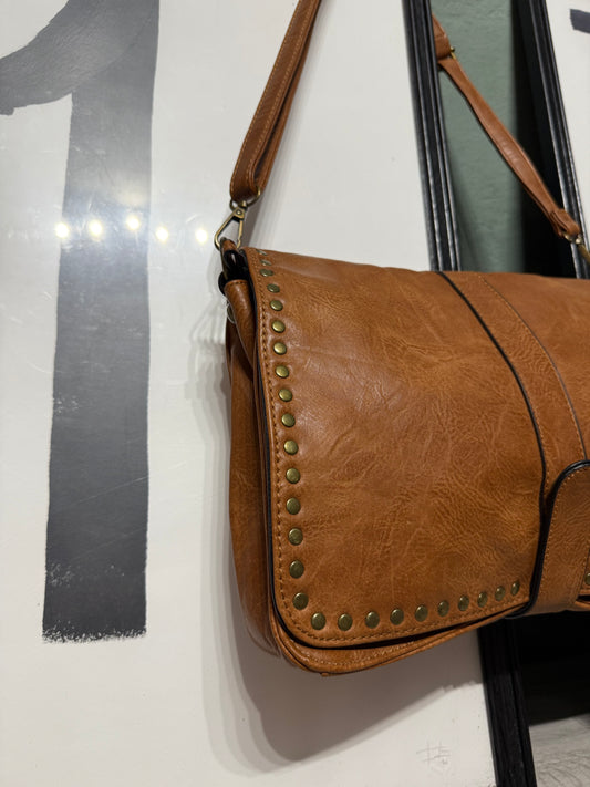 Maxi Pochette profilo borchie