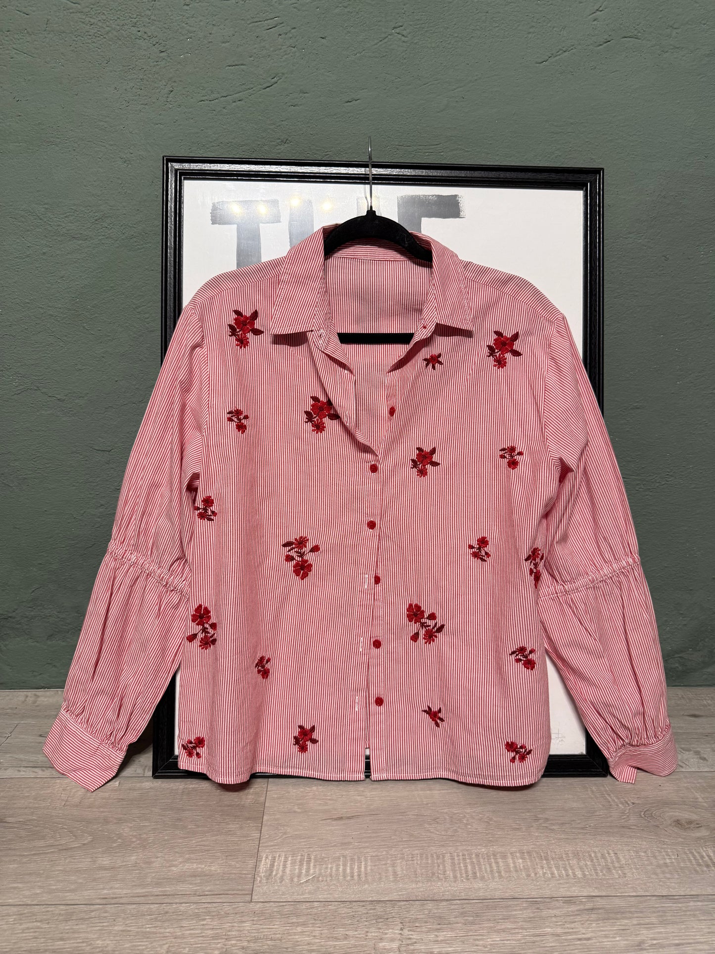 Camicia fiori ricamati