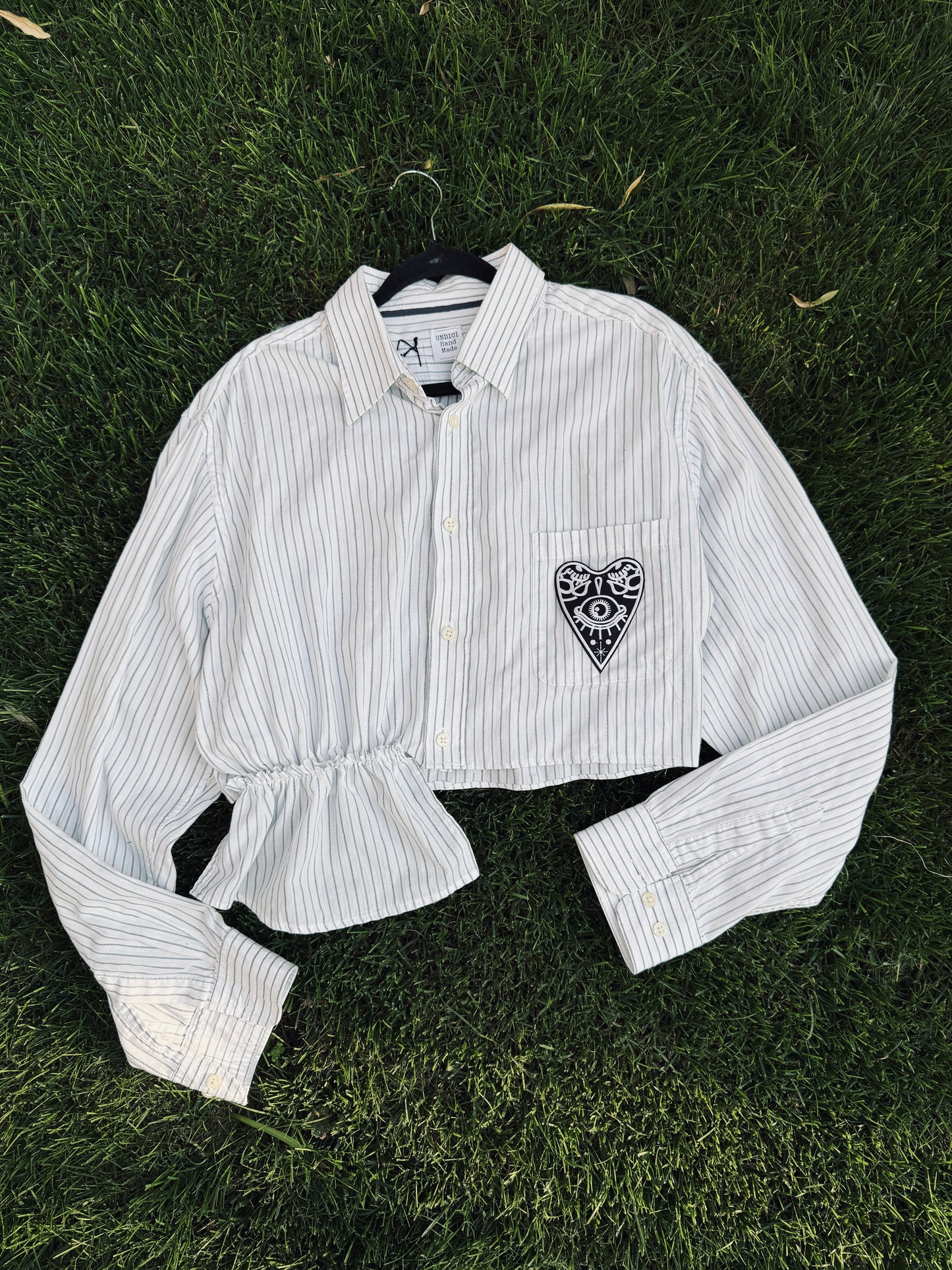 Camicia cropped handmade righe ‘Vi vedo peggiorati’ tg.L