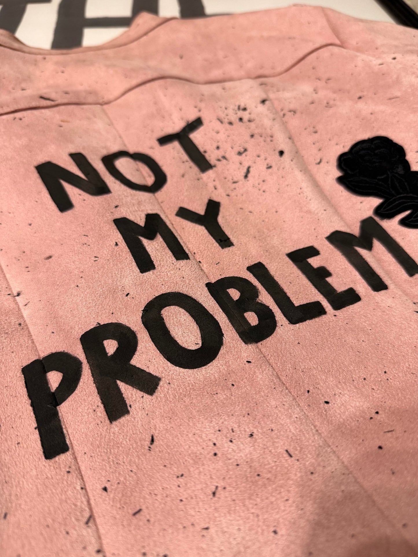 Giacca chiodo similpelle ‘Not my problem’