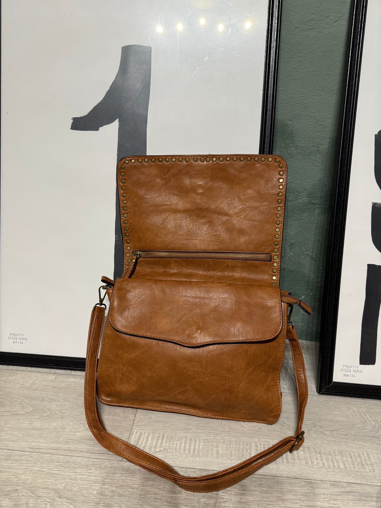 Maxi Pochette profilo borchie