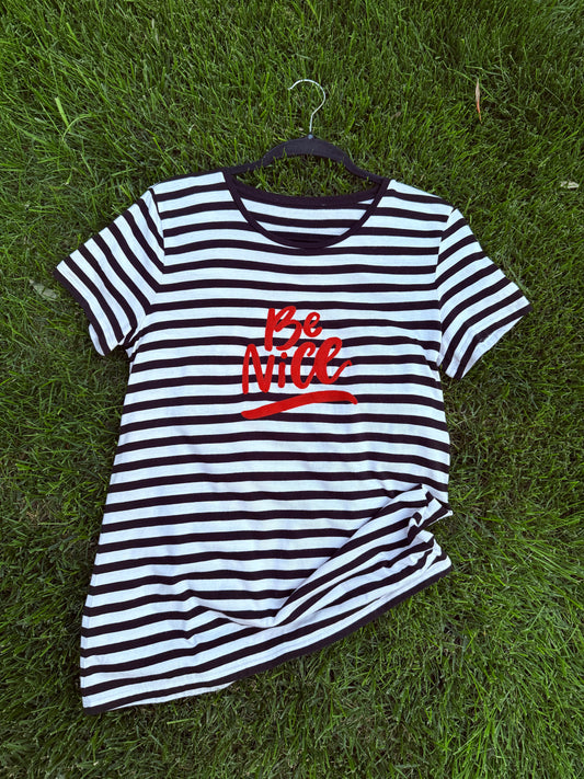 T-shirt righe ‘Be nice’ tg. S/M