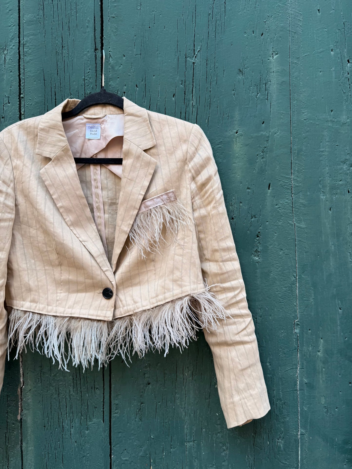 Blazer gessato cropped piume handmade