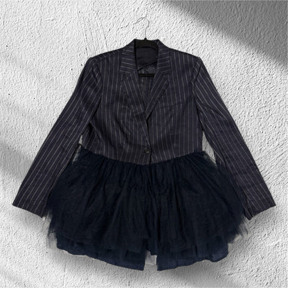 Blazer gessato e tulle ‘Trust no one’