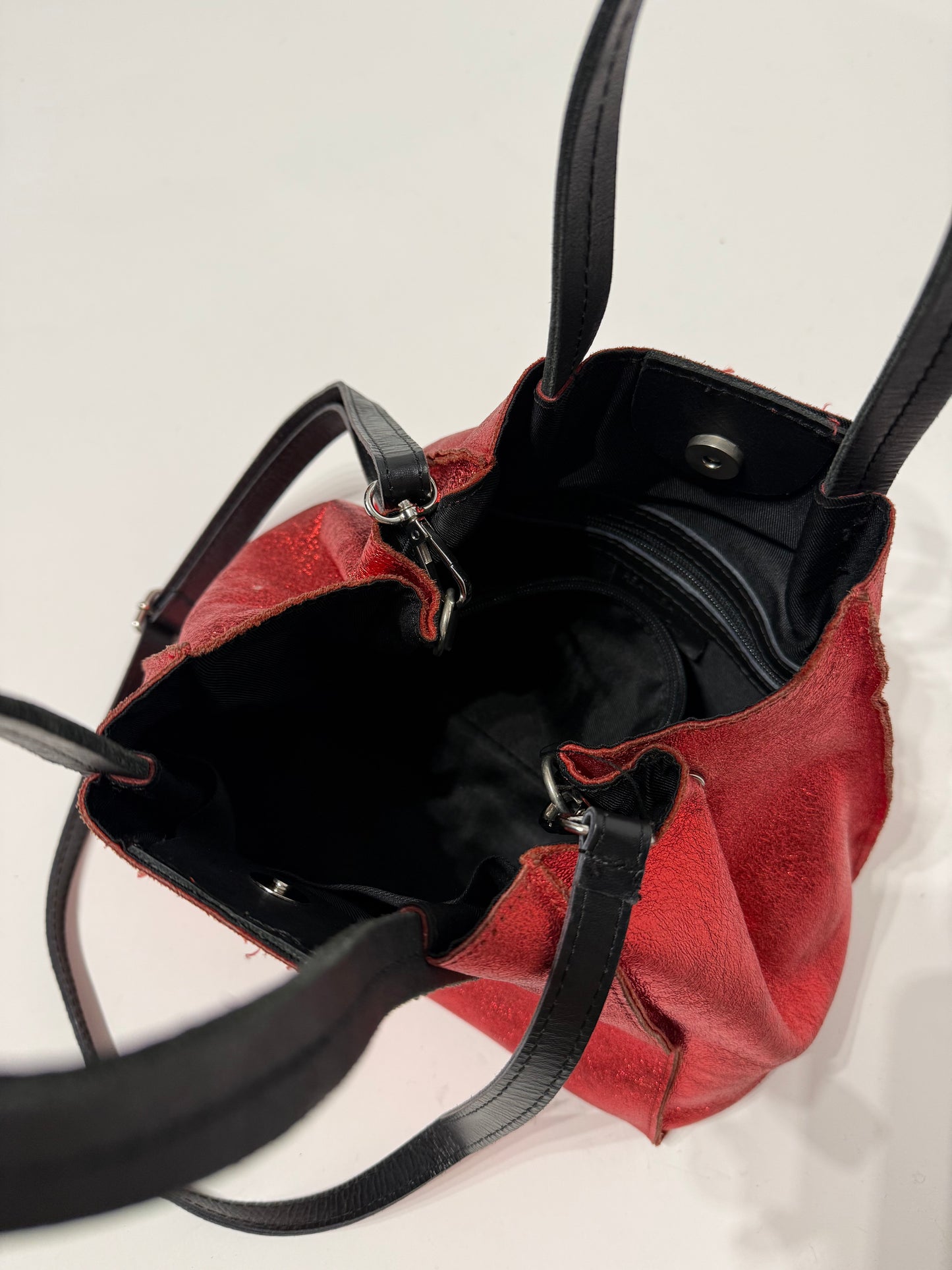 Borsa shopper in pelle laminata con tracolla