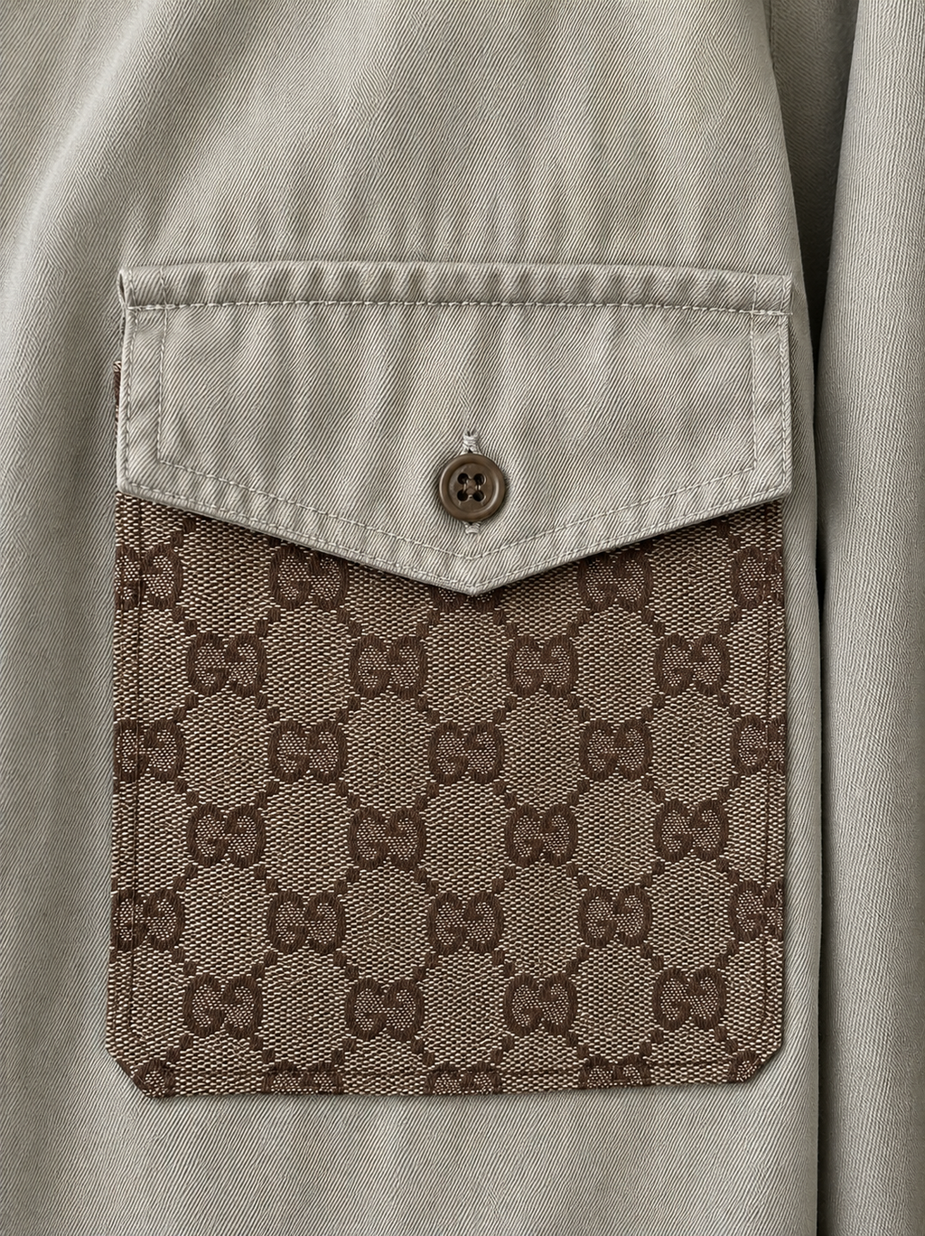 Camicia ‘this is not Gucci’ reworked