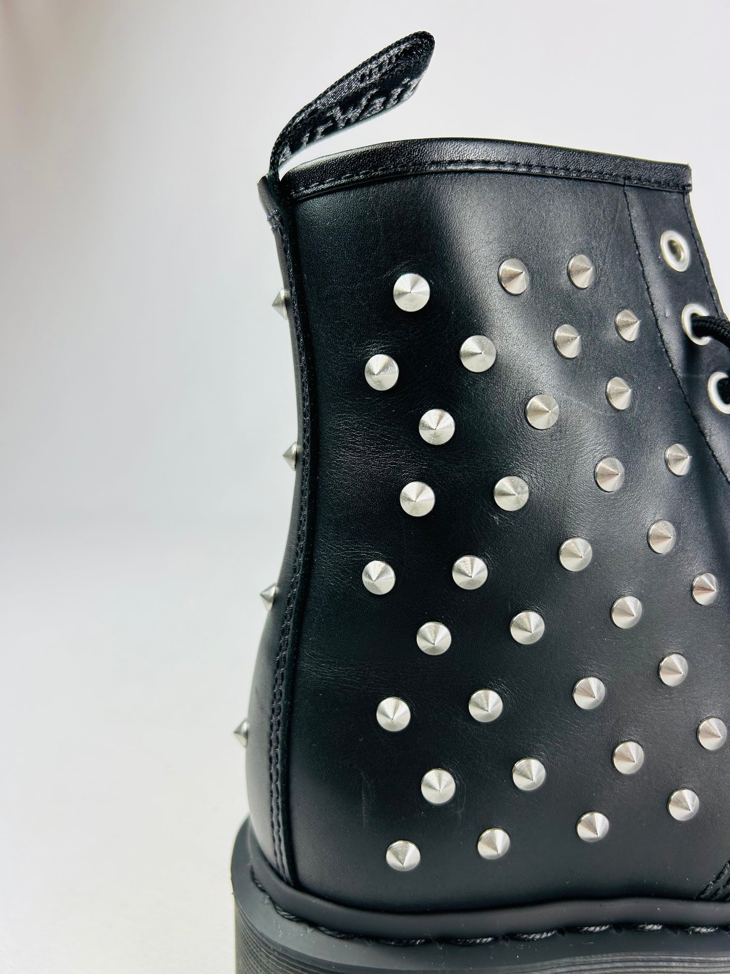 Anfibi Dr. Martens 1460 stud n.38