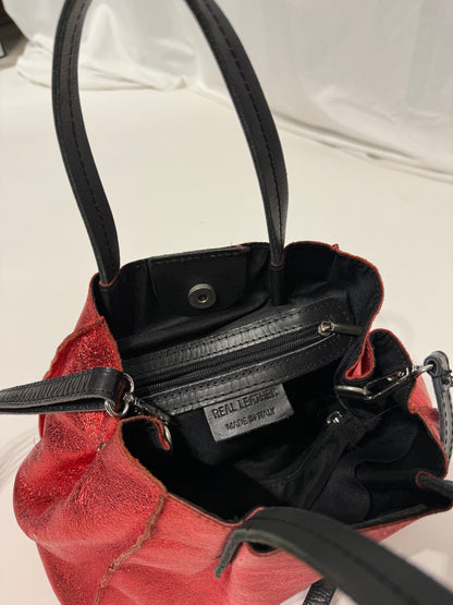 Borsa shopper in pelle laminata con tracolla