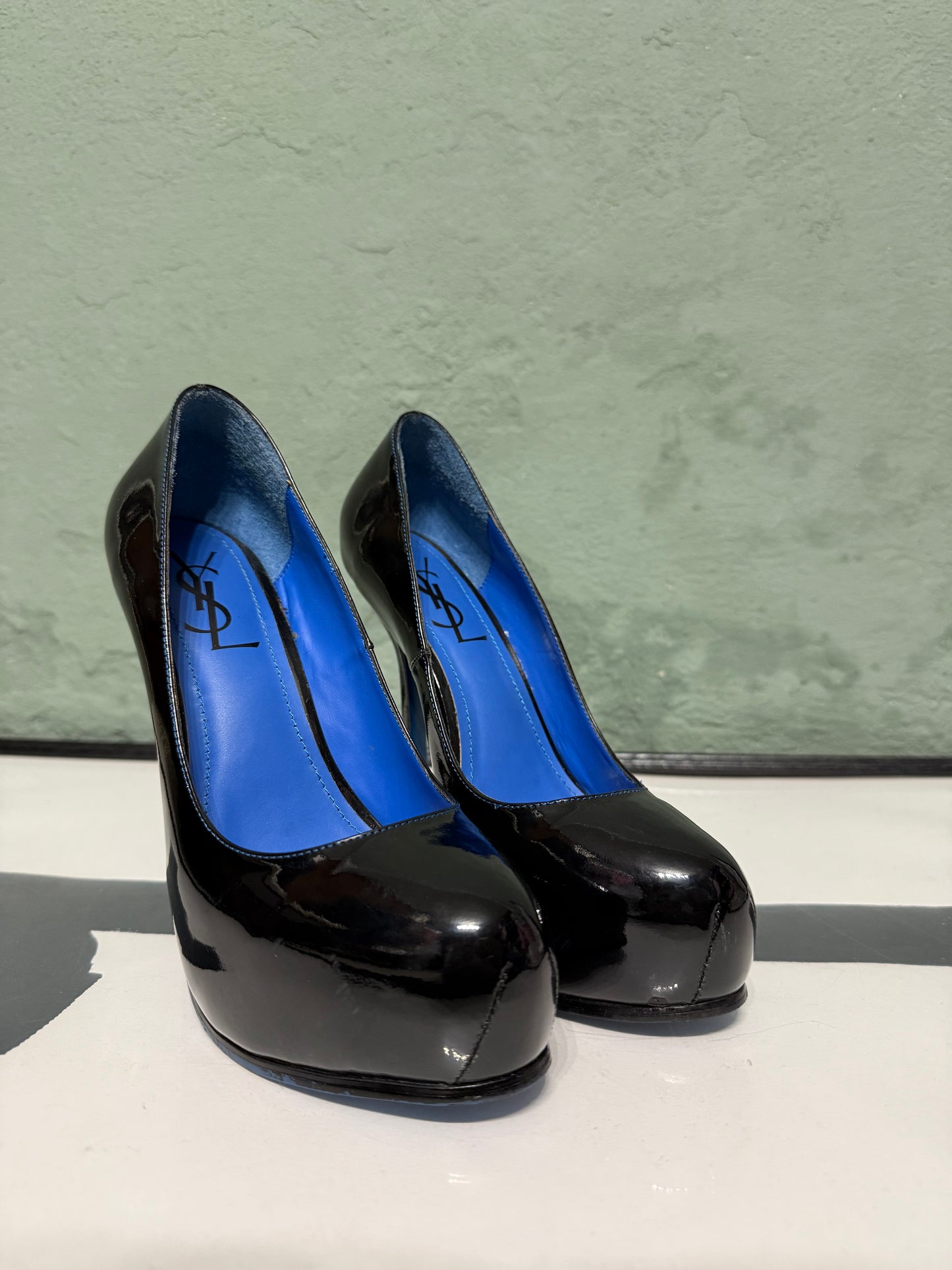 Décolleté vernice pumps Yves Saint Laurent n.38