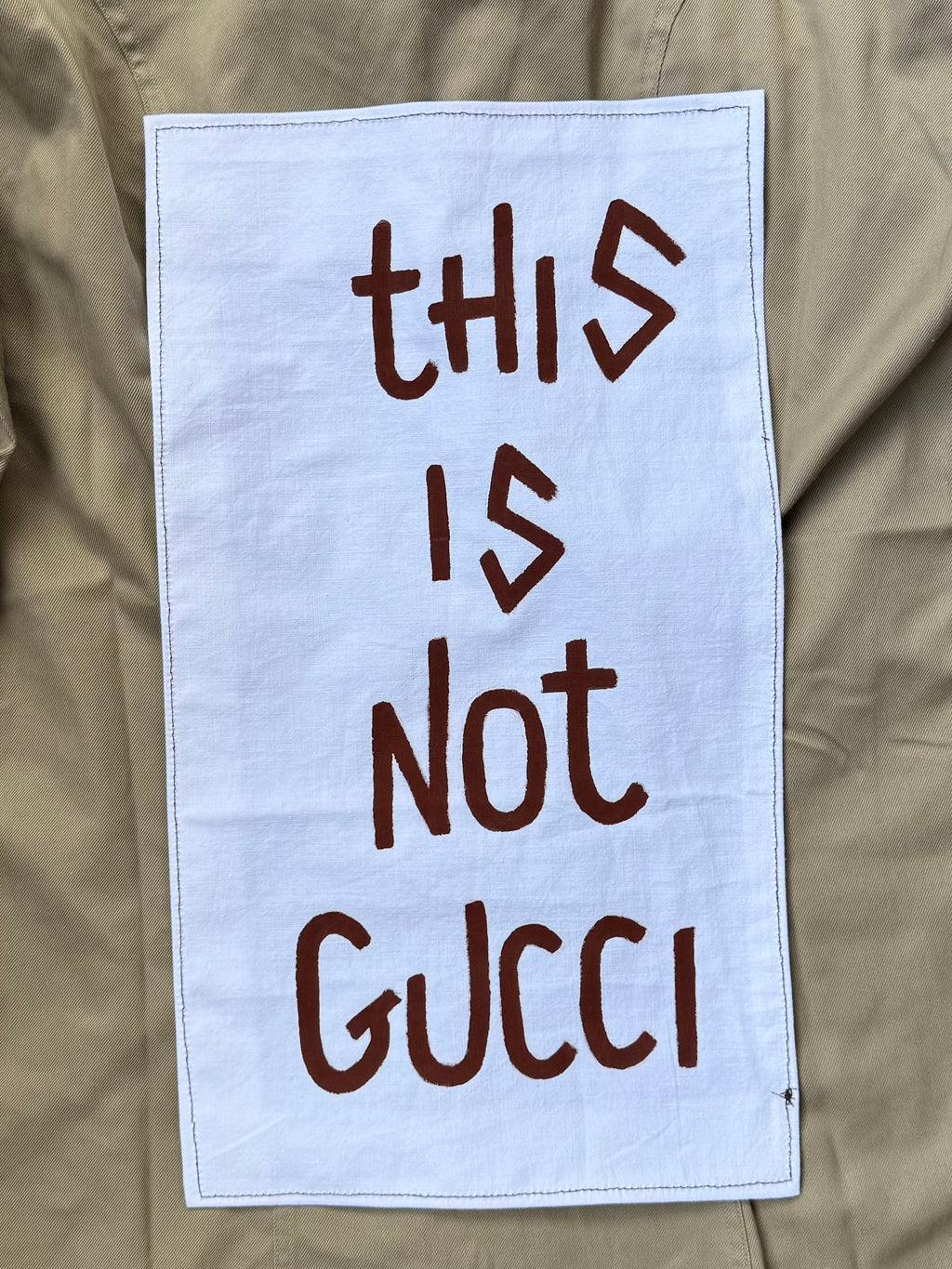 Camicia ‘This is not Gucci’ reworked