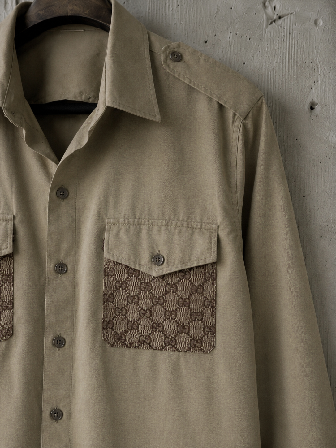 Camicia ‘I’m too Gucci’ reworked