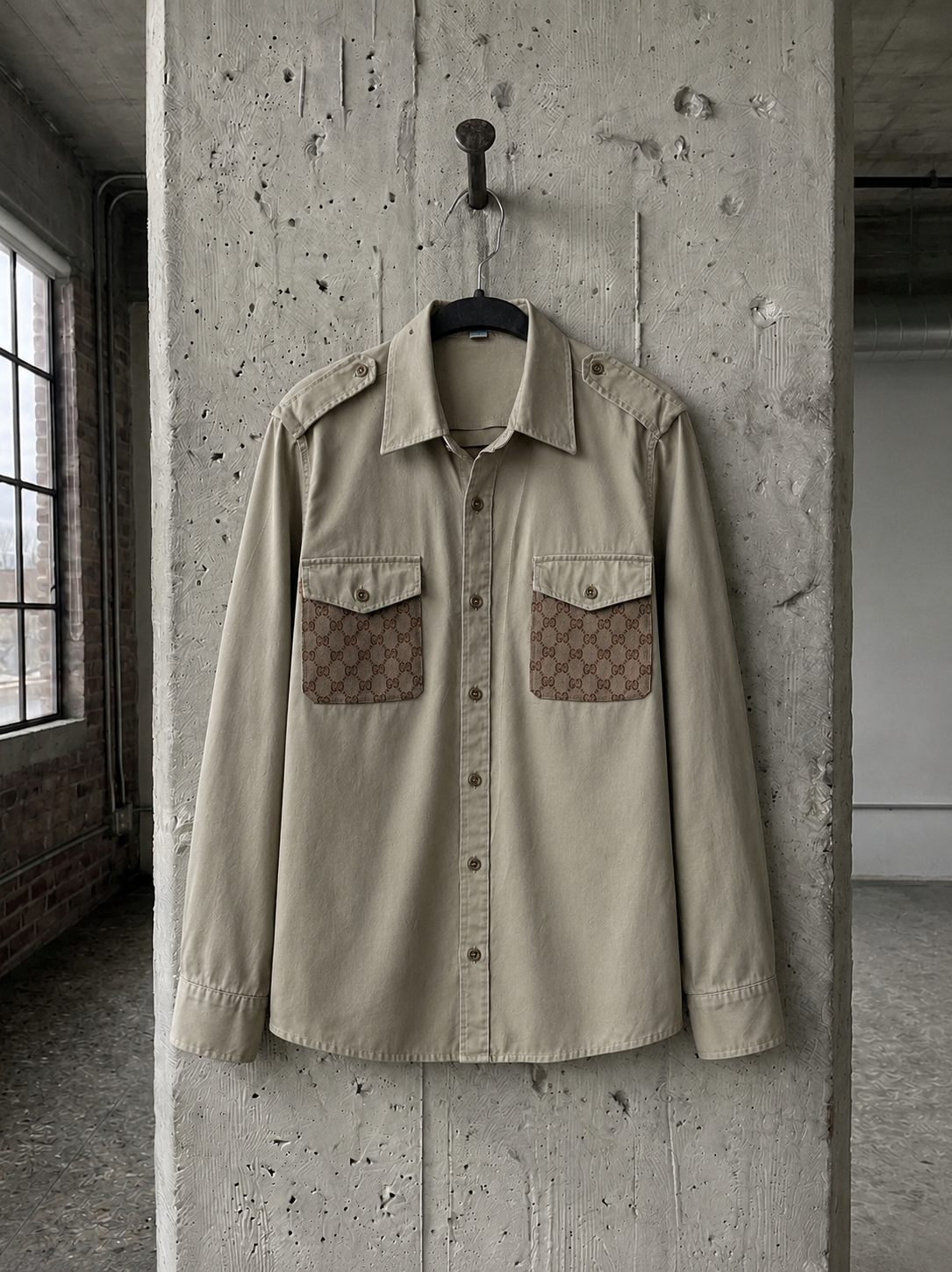Camicia ‘this is not Gucci’ reworked
