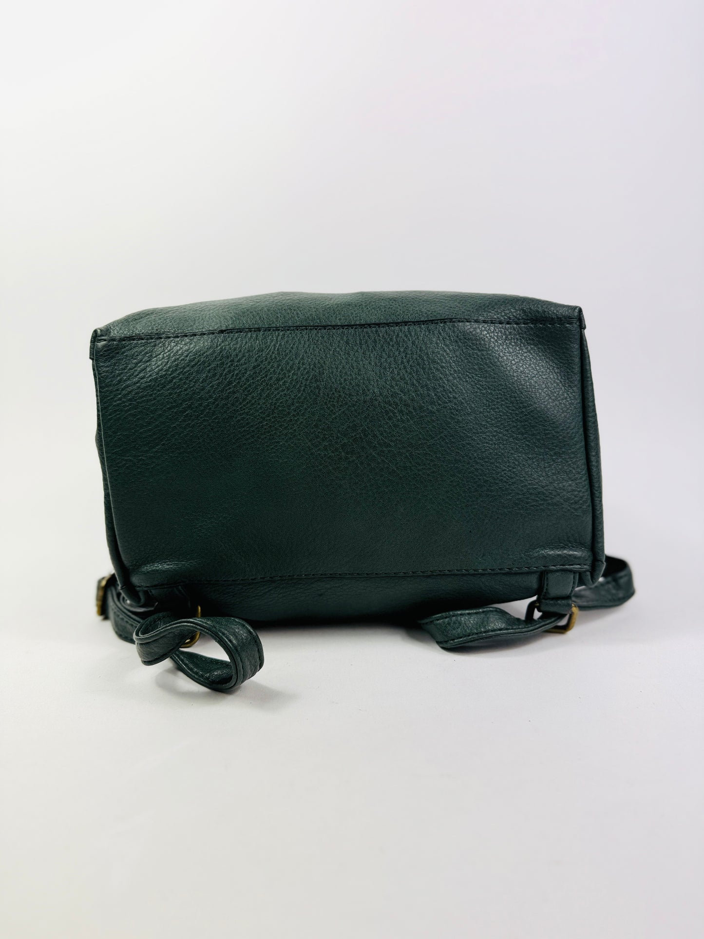 Zaino similpelle borchie verde bottiglia