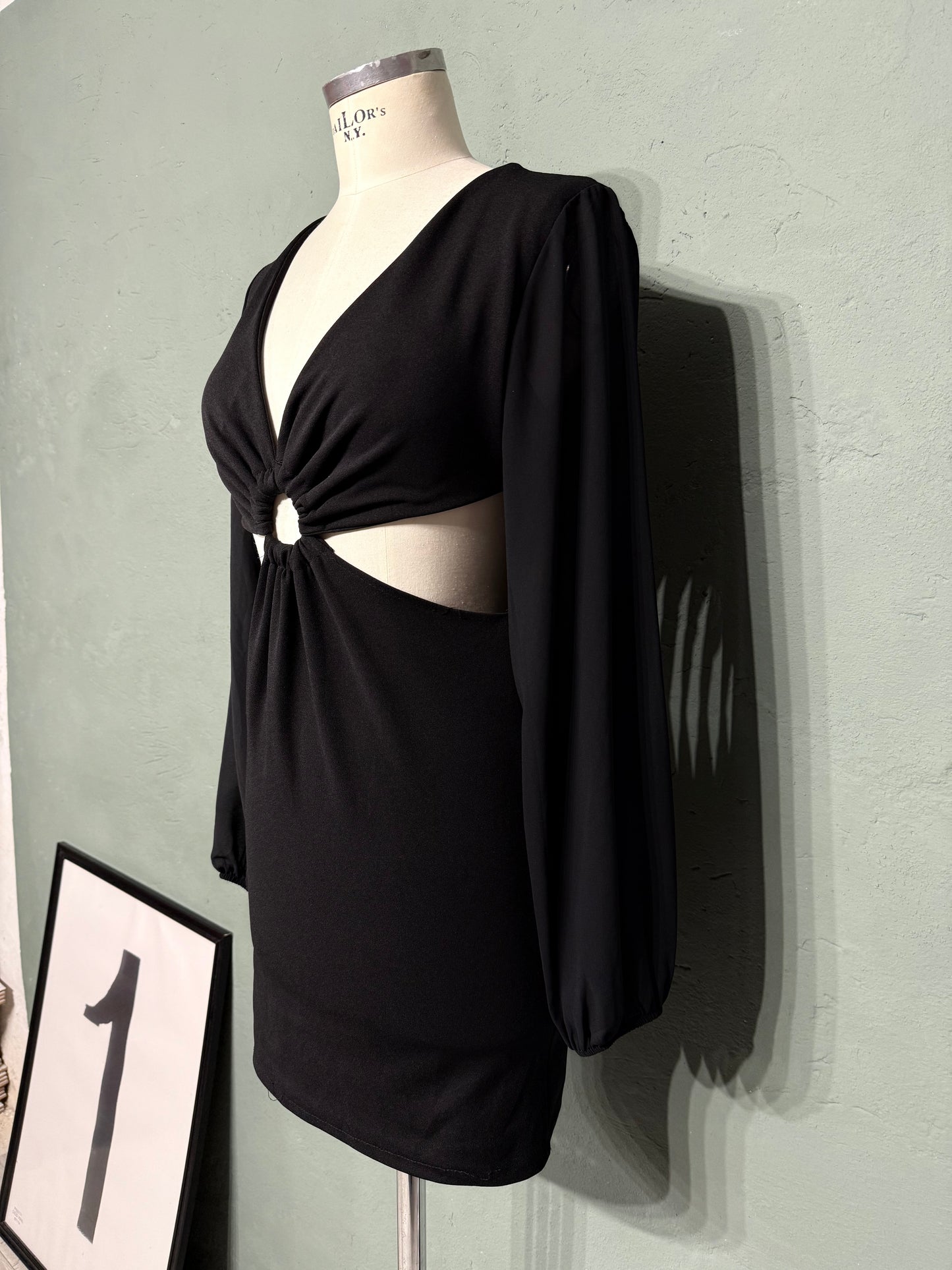 Abito cut out