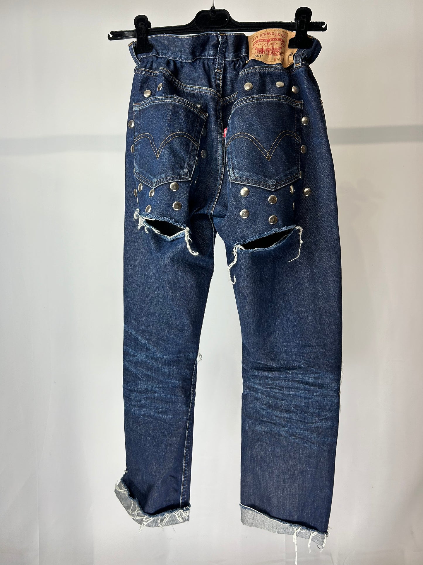 Jeans caramella Levi’s 501 cut out borchie tg.S