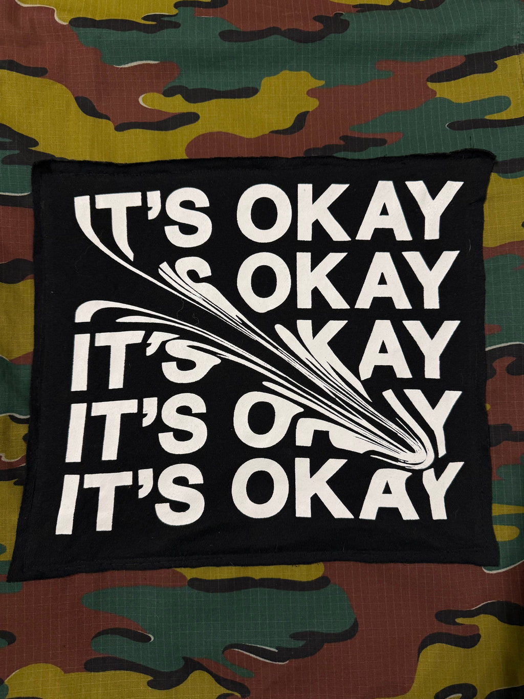 Giacca militare ‘It’s okay’ upcycling