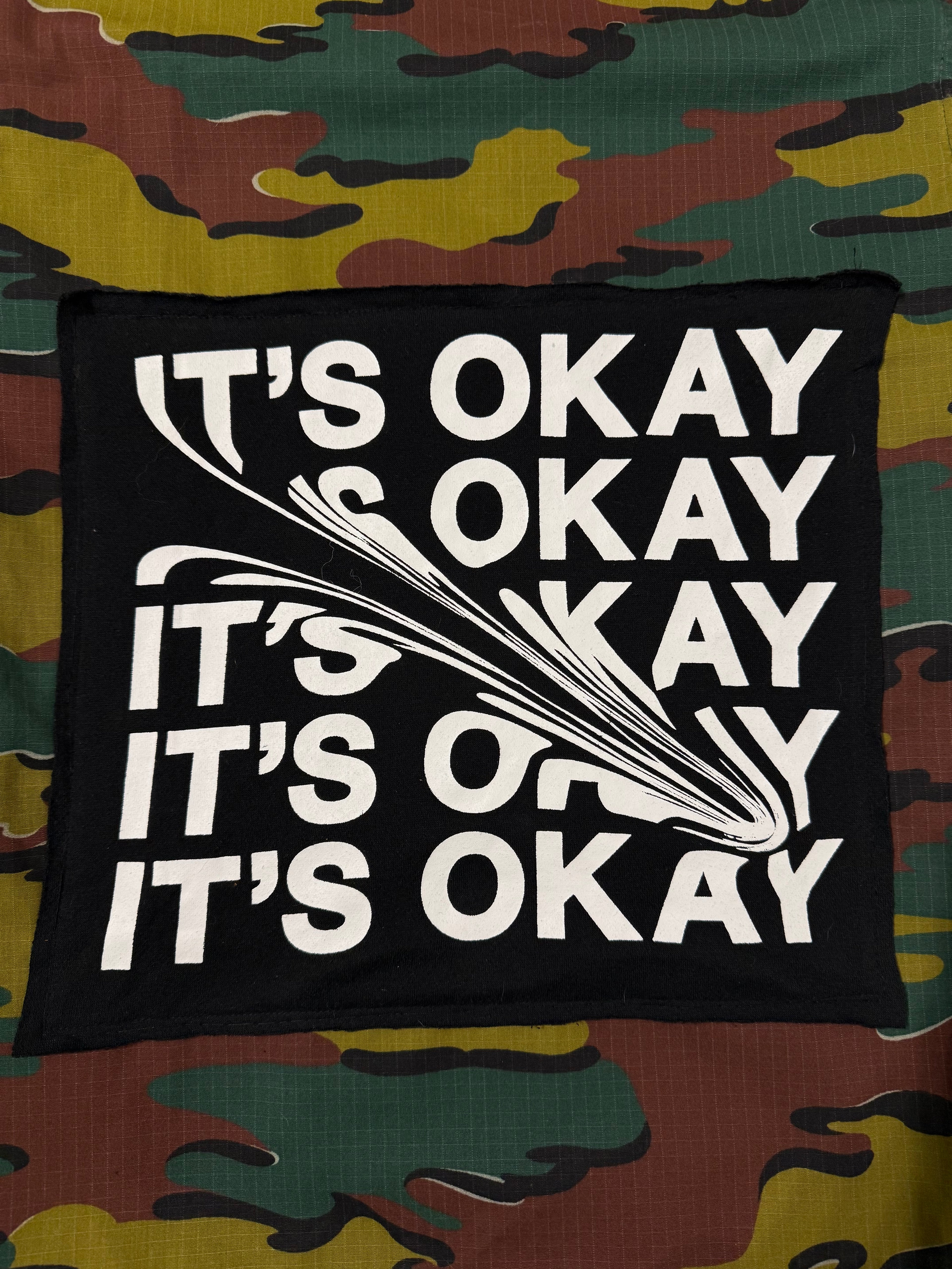 Giacca militare ‘It’s okay’ upcycling