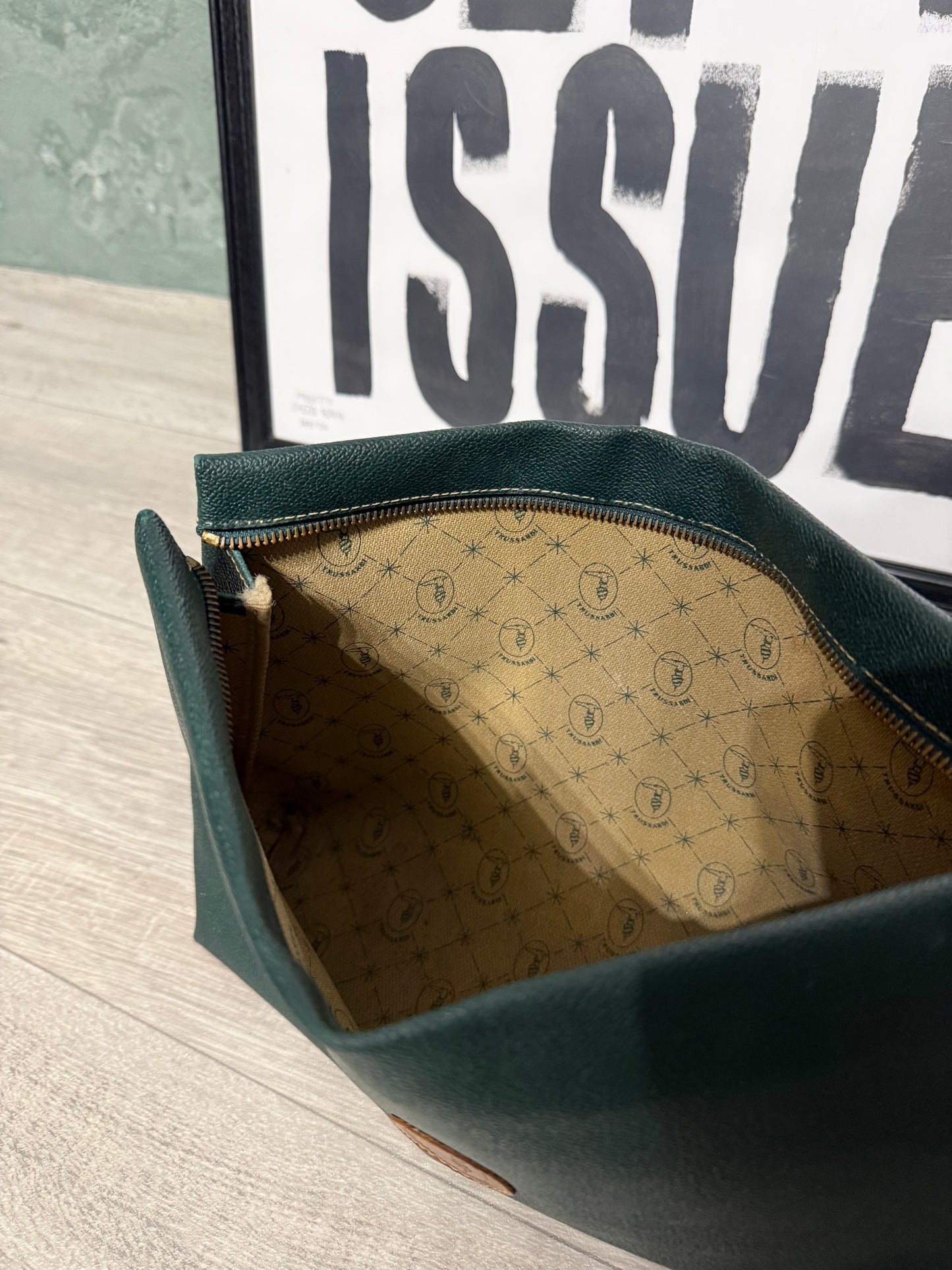 Pochette in pelle verde bottiglia Trussardi