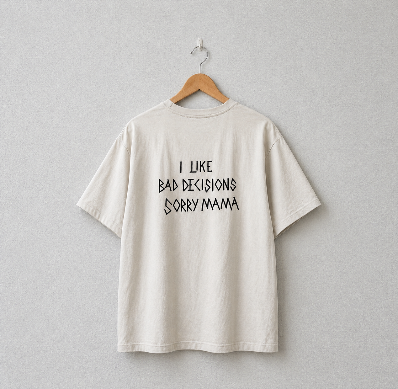 T-shirt scritta ‘sorry mama’ handprinted