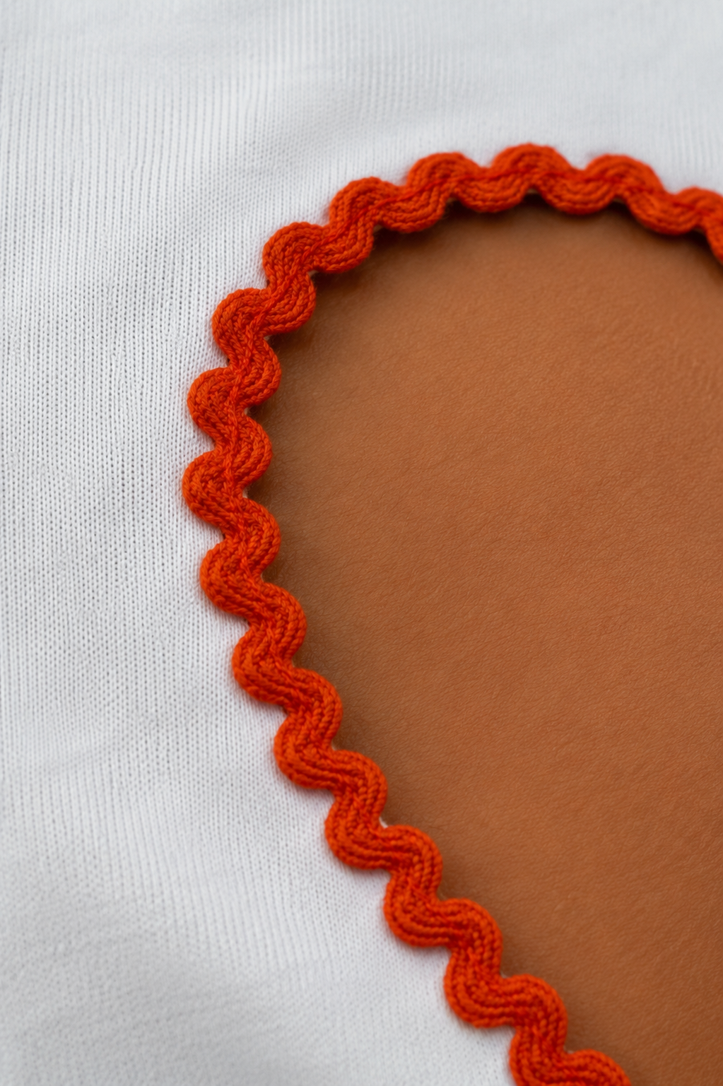 T-shirt orange ‘ghost heart’
