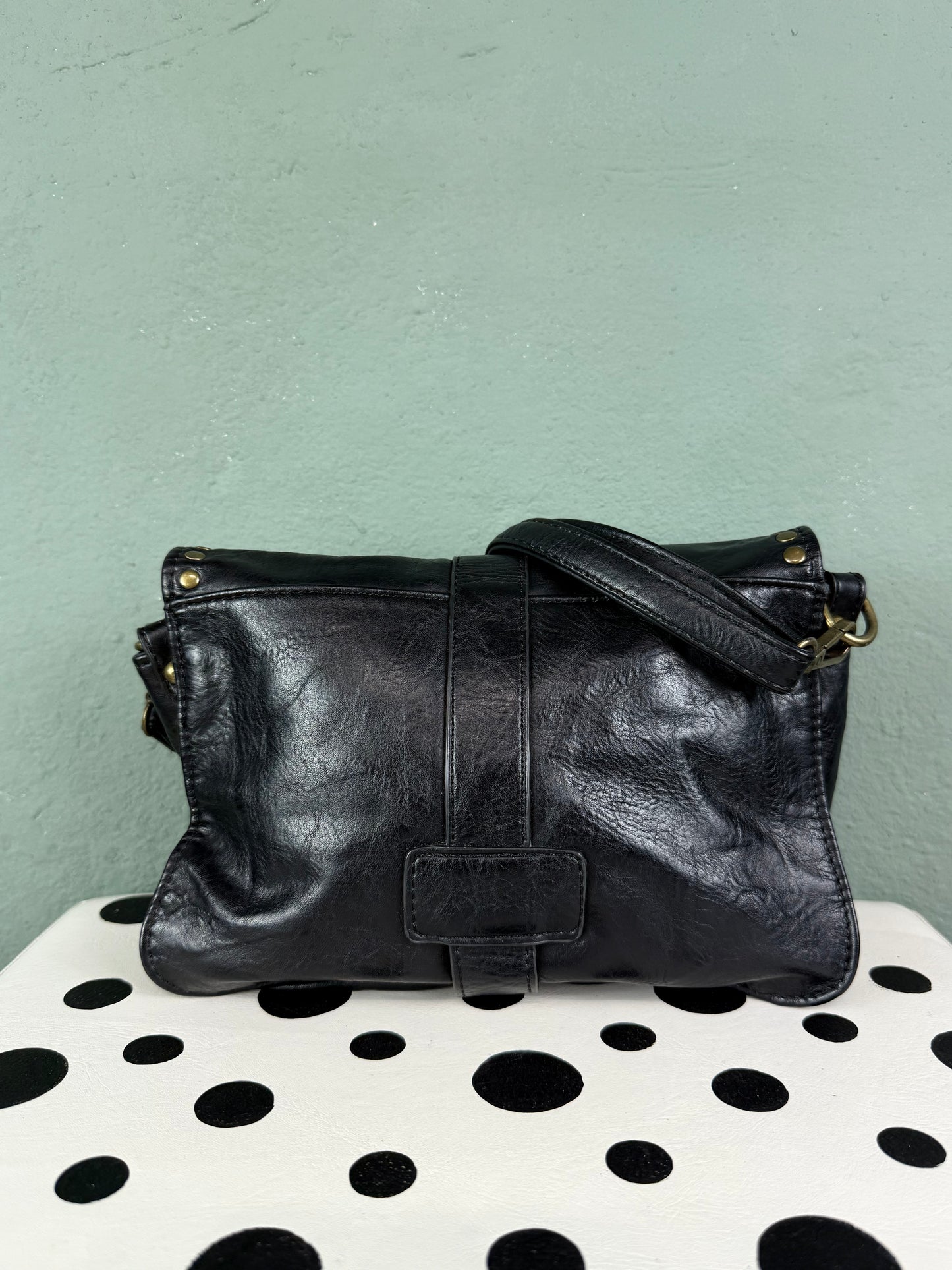 Pochette tracolla profilo borchie