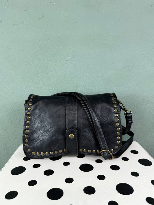 Pochette tracolla profilo borchie
