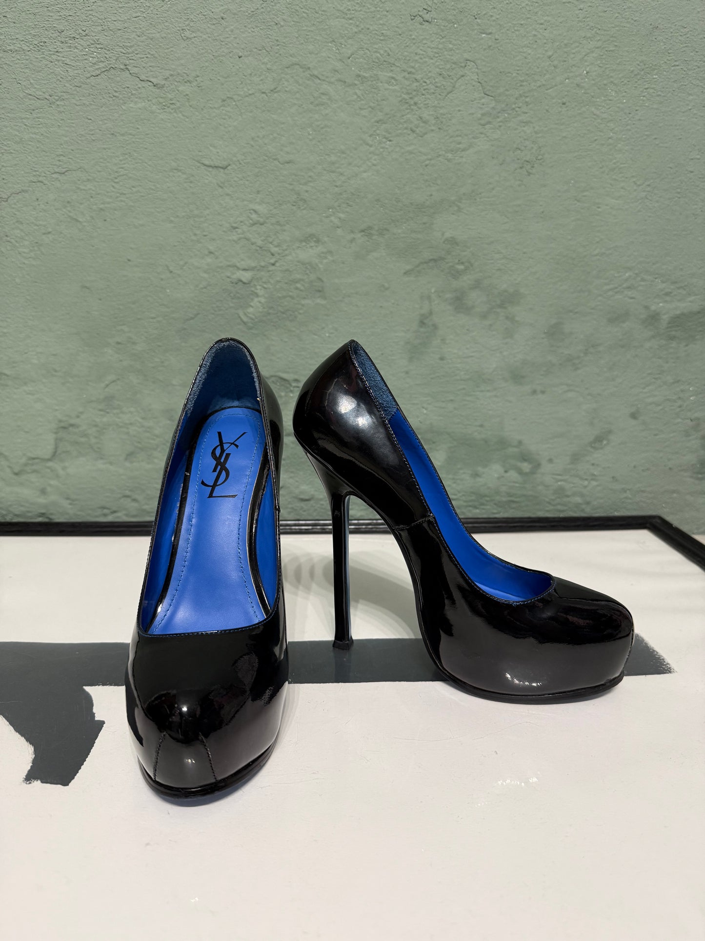 Décolleté vernice pumps Yves Saint Laurent n.38