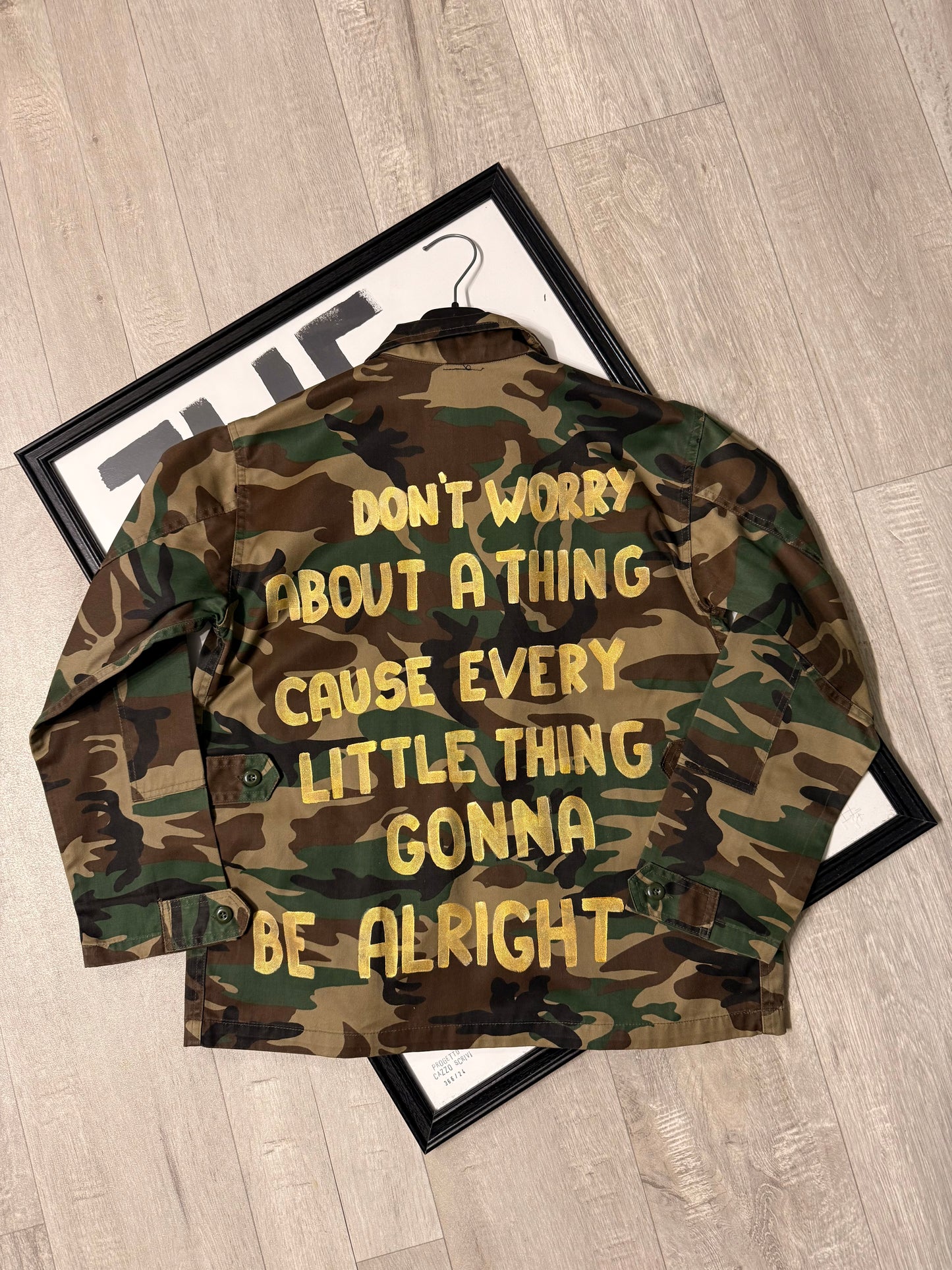 Giacca militare ‘Gonna be alright’ gold