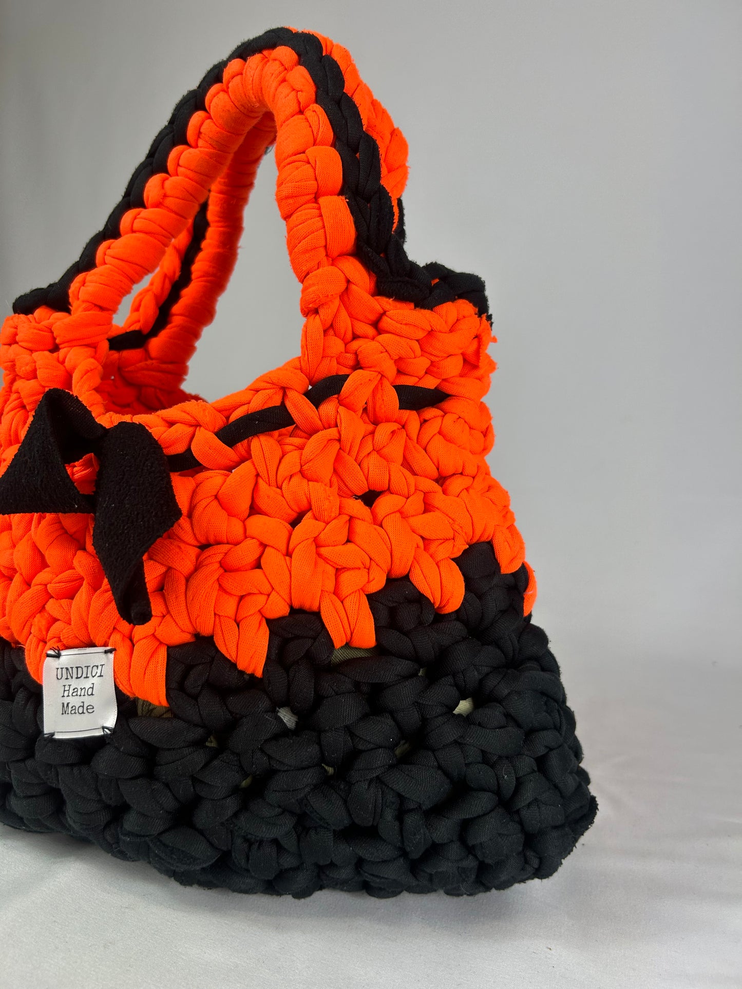 Fluo crochet bag