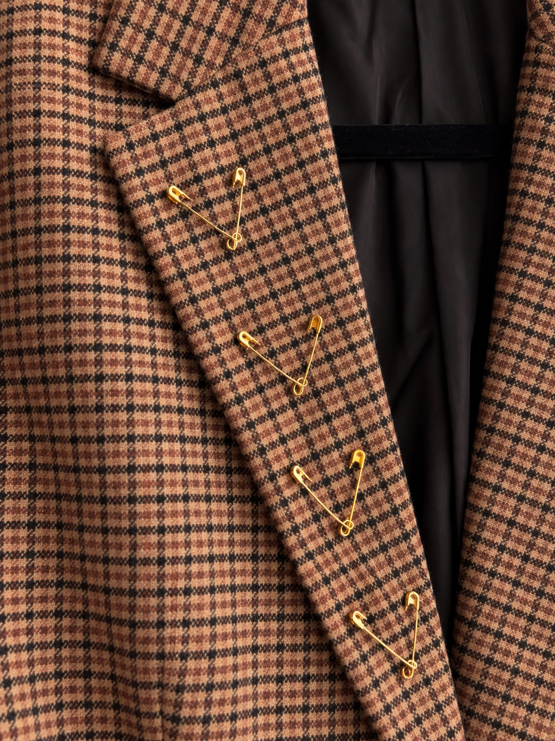 Blazer cut out ‘Más amor por favor’ Sacré-Cœur reworked