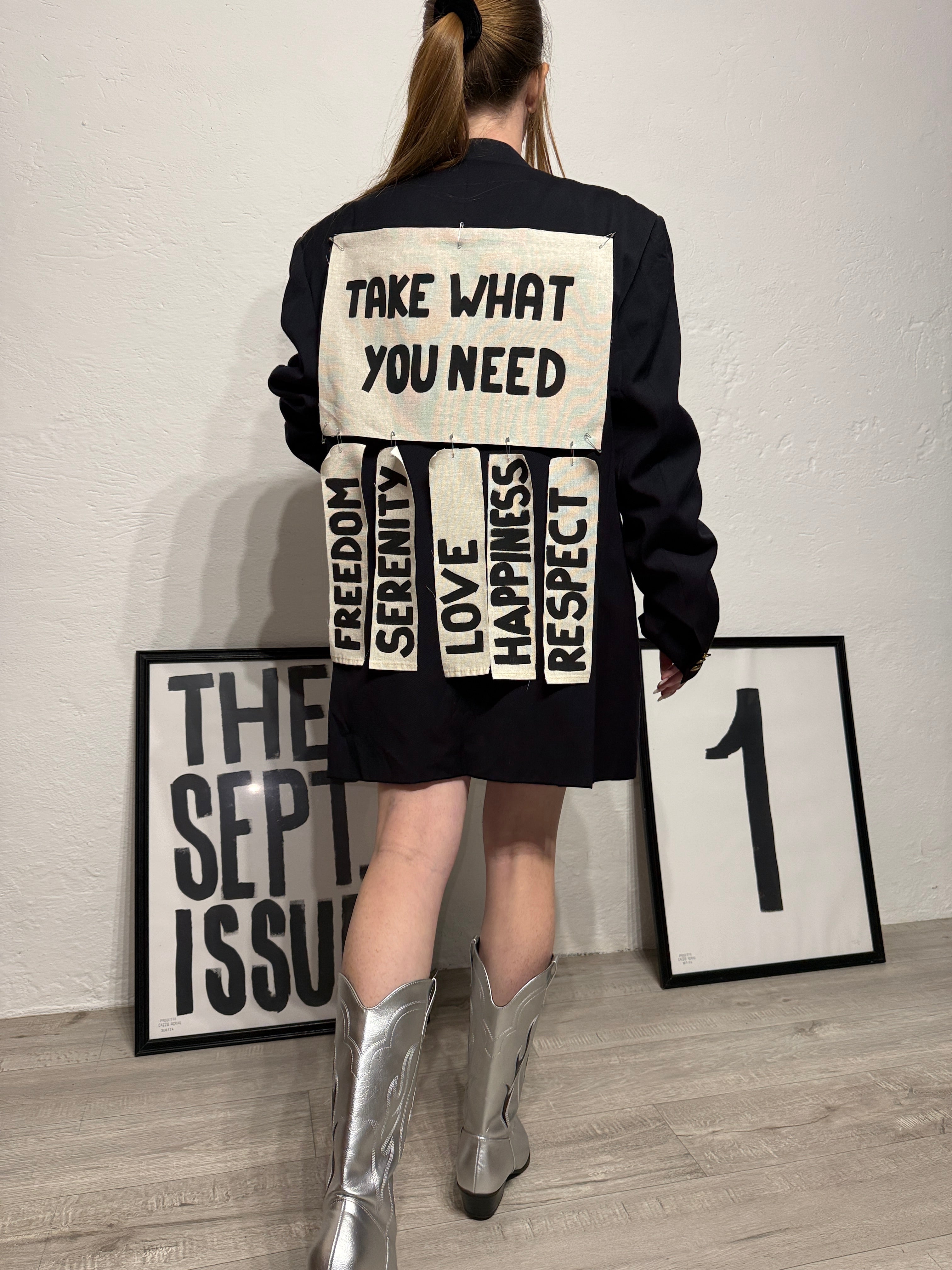 Blazer doppiopetto upcycling ‘Take what you need’