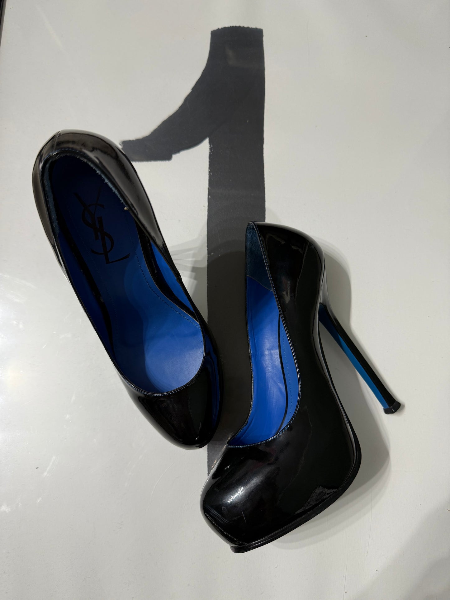 Décolleté vernice pumps Yves Saint Laurent n.38