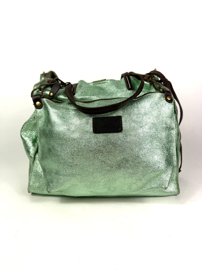 Borsa in pelle laminata verde salvia con tracolla