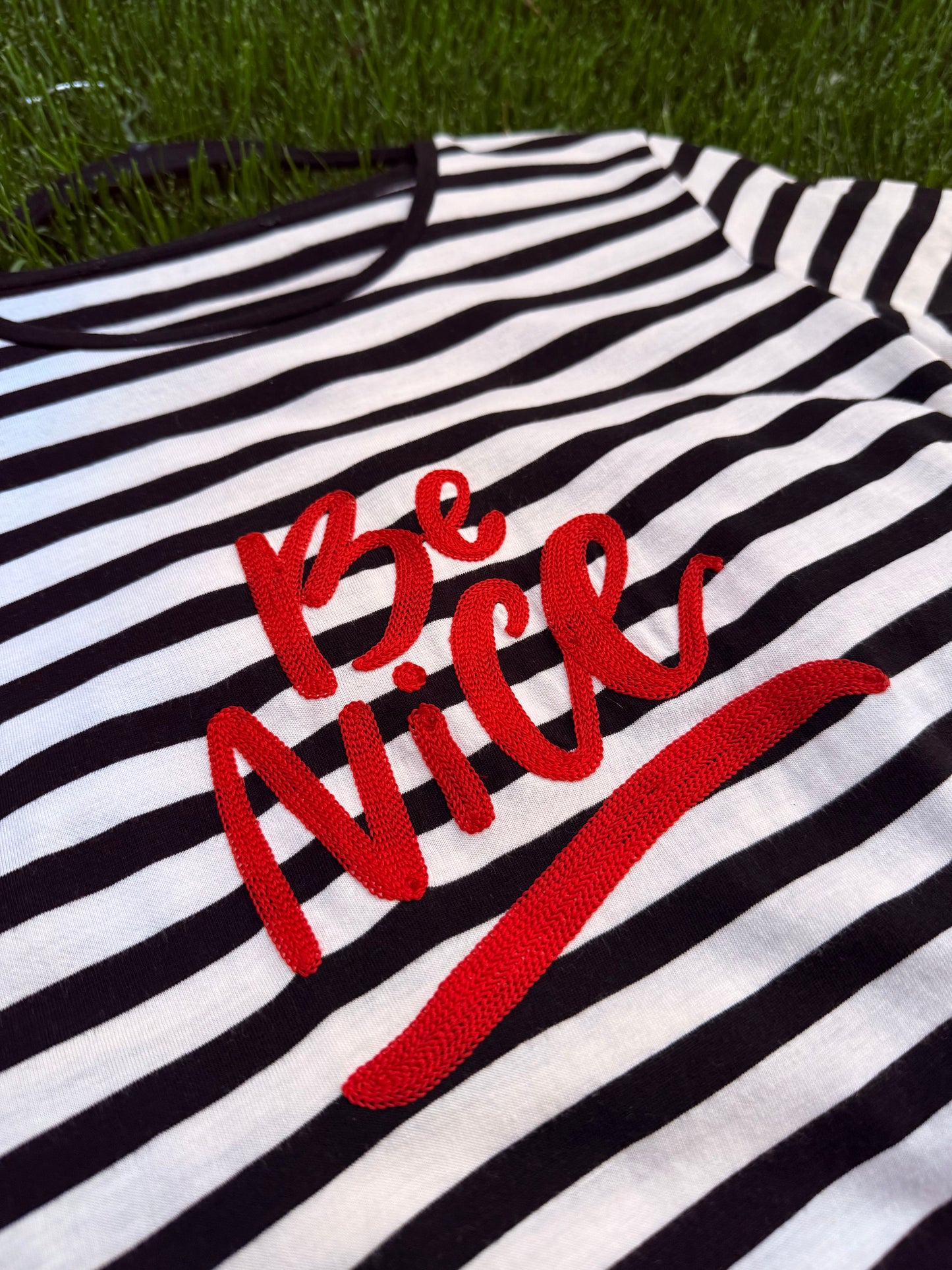 T-shirt righe ‘Be nice’ tg. S/M