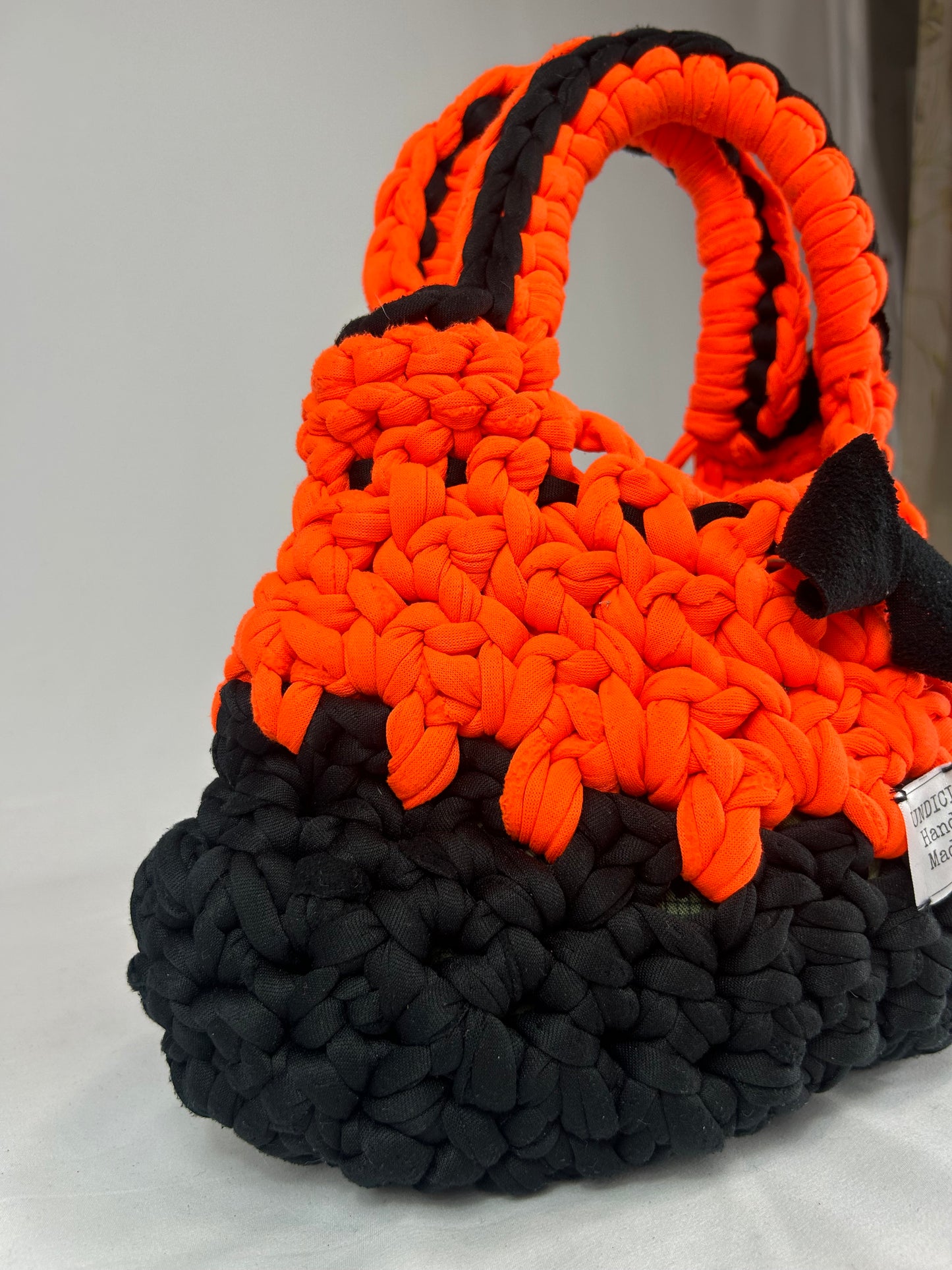 Fluo crochet bag