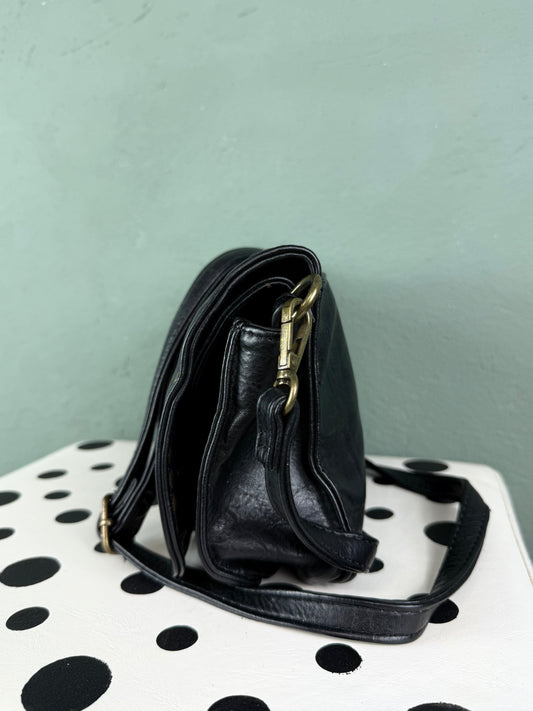 Pochette tracolla profilo borchie