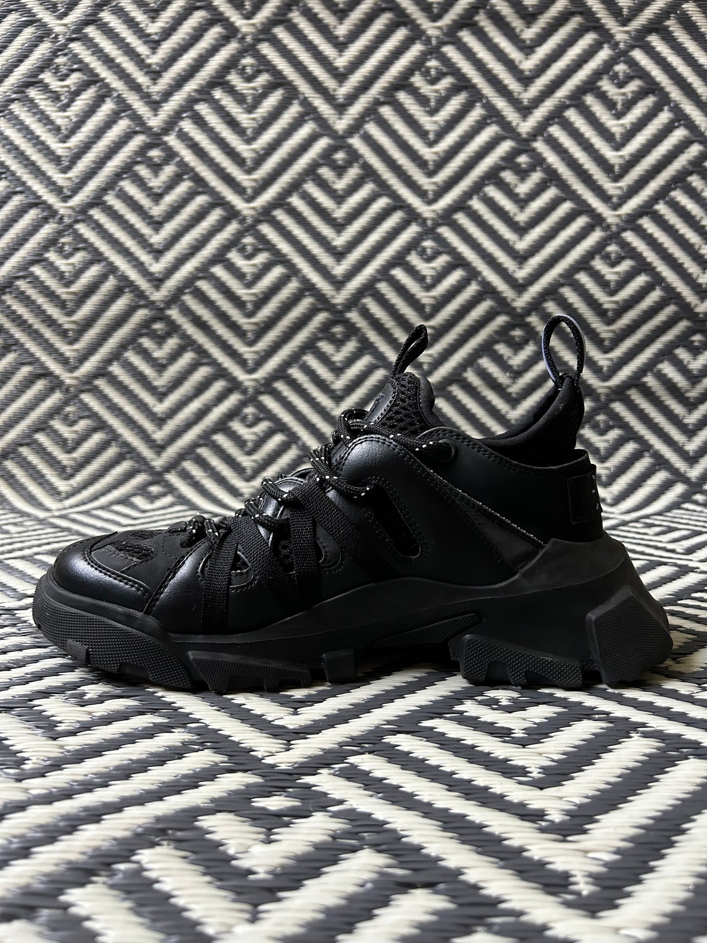 Sneakers Alexander McQueen Black Orbyt Descender No.0 n.37