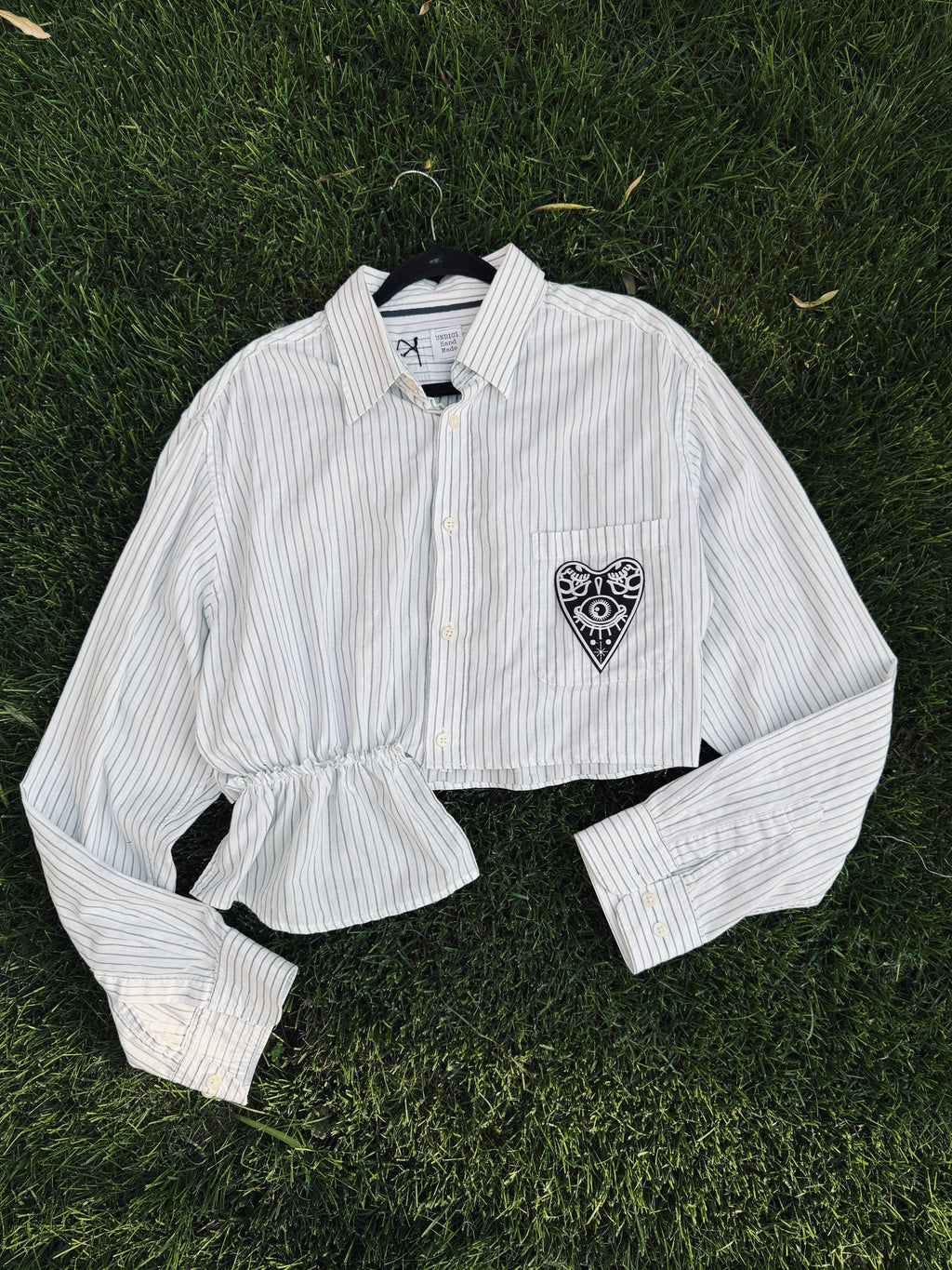 Camicia cropped handmade righe ‘Vi vedo peggiorati’ tg.L