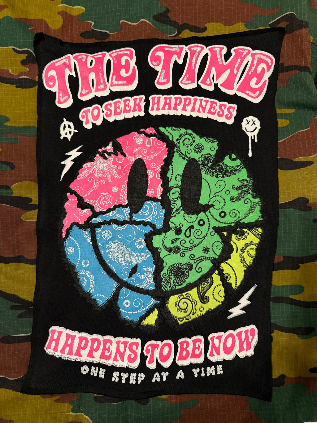 Giacca militare ‘Fluo smile’ upcycling