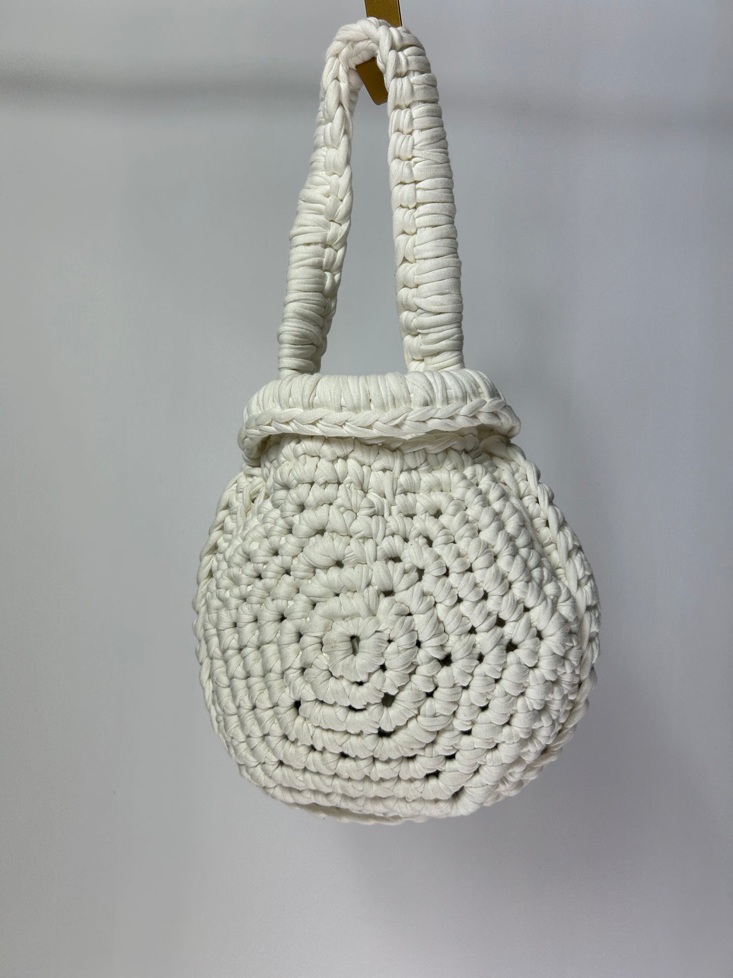 Round crochet white bag