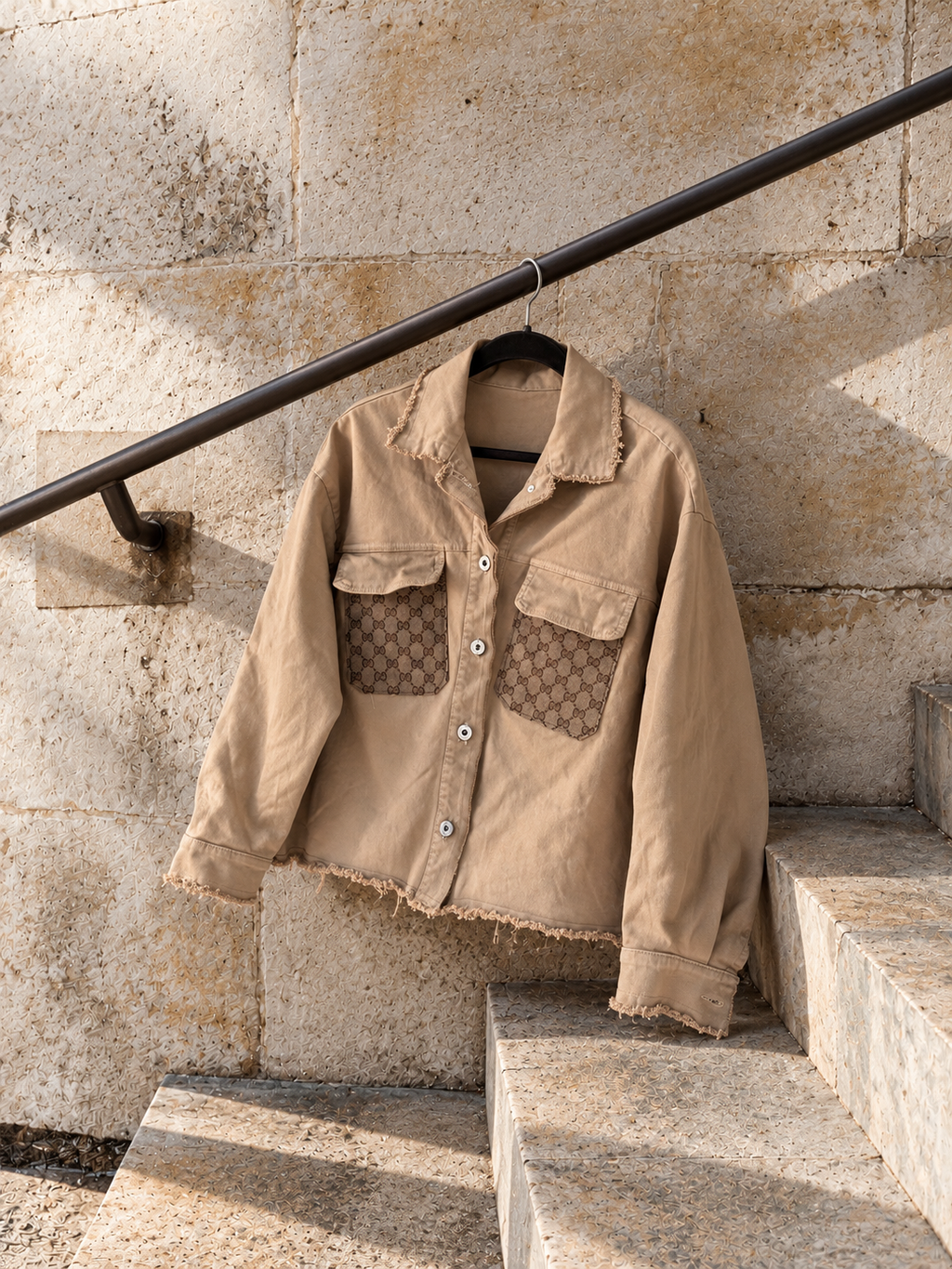 Giacca denim ‘I’m too Gucci’ reworked