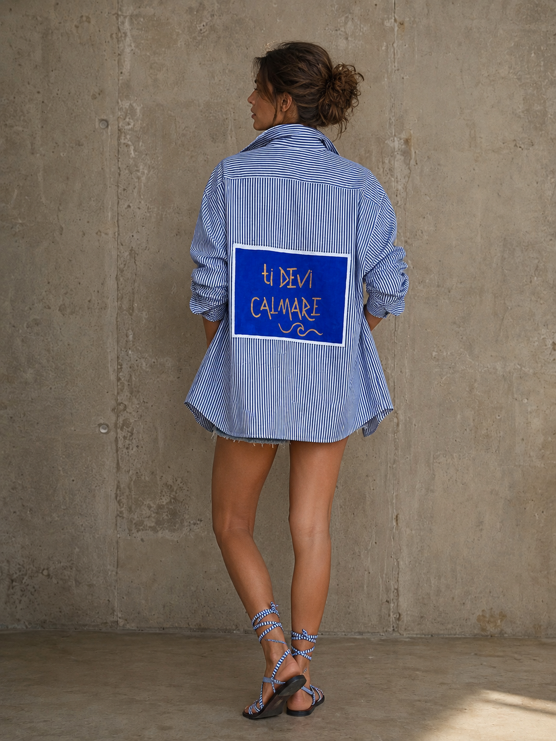 Camicia handprinted ‘ti devi calmare’ upcycling