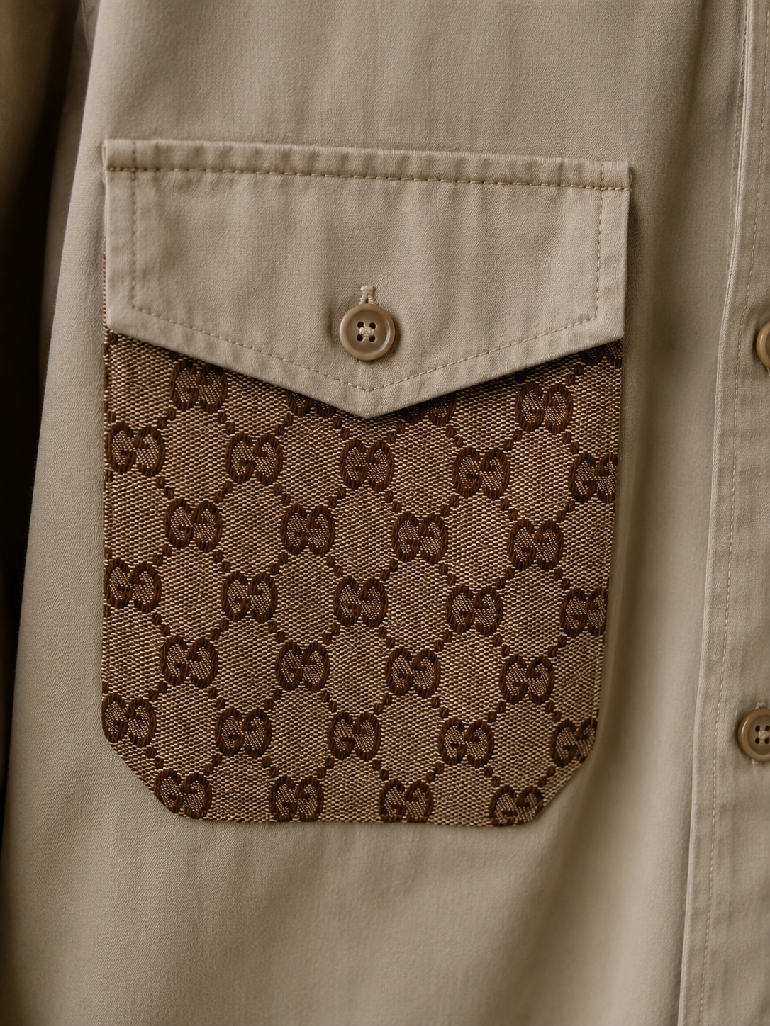 Camicia ‘this is not Gucci’ reworked